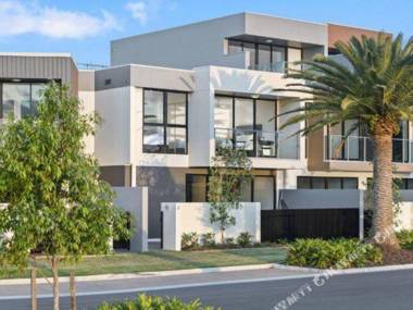 The Peninsula at Hope Island