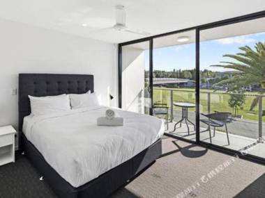 The Peninsula at Hope Island