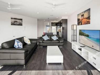 The Peninsula at Hope Island