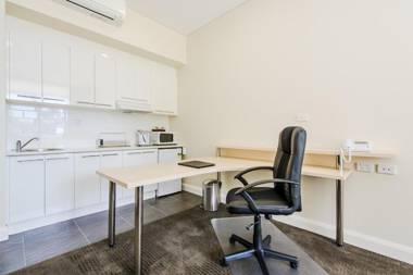 Belconnen Way Hotel & Serviced Apartments