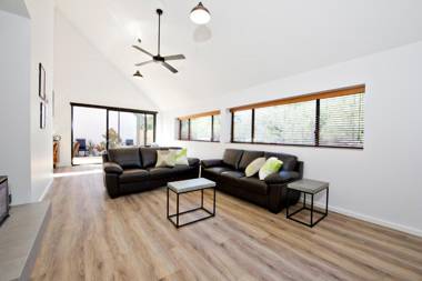 Margaret River Bungalow-1-street - stylish stay