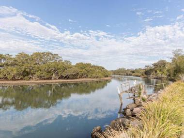 Kookas Nest - waterfront home tranquil setting