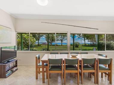 Corlette Point Road 18 Sandy Shores