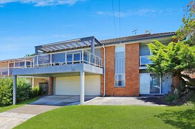 Stunning Home in Salamander Bay!