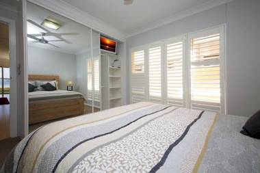 Sandy Beach House - Corlette Waterfront