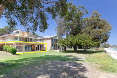 Sandy Beach House - Corlette Waterfront