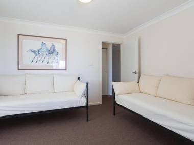 The Whale Watcher' 1/6 Birubi Lane - waterfront unit with stunning views level access