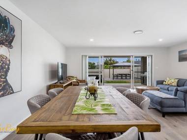 Pacific Paradise No.28 Anna Bay