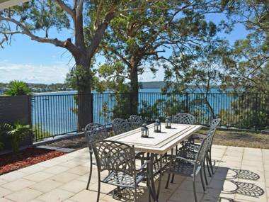 Wanda Magic' 19 Randall Drive - beautiful water front house