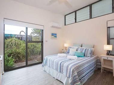 Beach House 7' 26 One Mile Close - air conditioned wifi foxtel linen