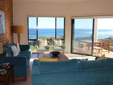 Ocean Views' 4 Ocean Street - air conditioned luxury with beautiful ocean views