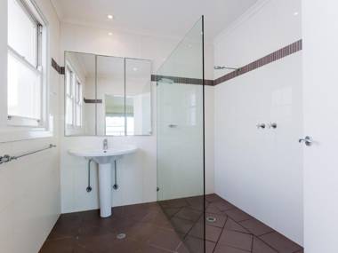 Filoli' 91 Foreshore Drive - huge waterfront home