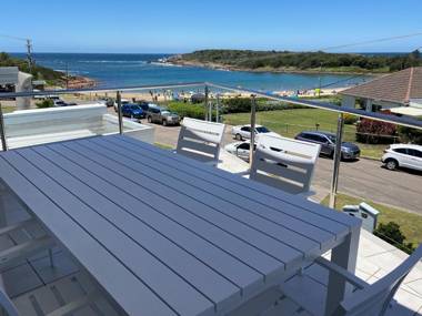 Ultimate Beach House' 19a Graham Street - views  peace & quiet