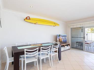 Relax at Pacific' 1/26 Pacific Avenue - private duplex with enclosed yard