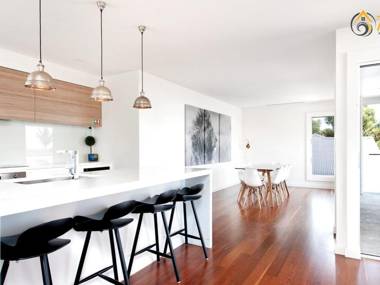 Luxury in Corlette - 4 Drungall Ave