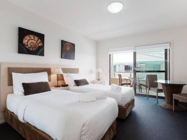 245 Pacific Blue 265 Sandy Point Rd air conditioned unit with resort facilities and linen supplied