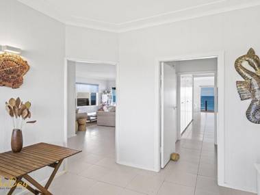 Elanora - Ocean St No.8