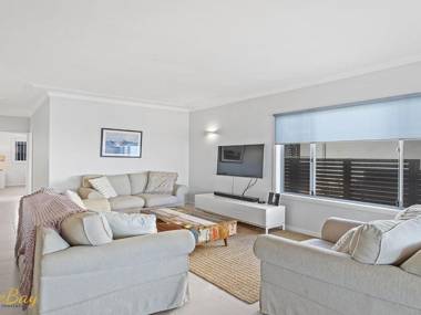 Elanora - Ocean St No.8