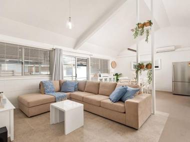 Little Kingsley Beach House - 59A Kingsley Drive