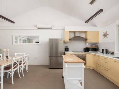 Little Kingsley Beach House - 59A Kingsley Drive