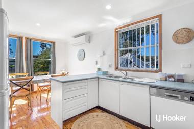 Cromarty Cottage - 900m from Birubi Beach