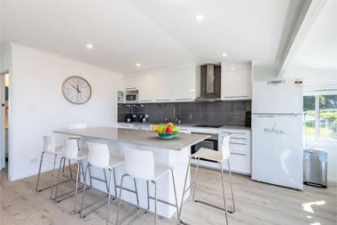 Blue Waters 7 Cook St Pet Friendly and Water Views