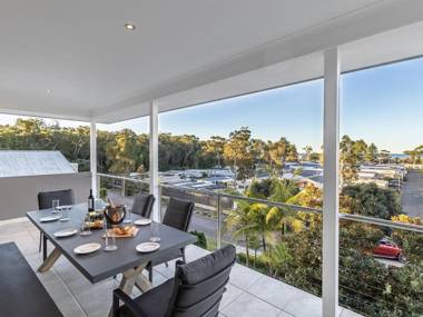 Jackson View 10 Jackson Close luxury holiday property with water views