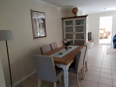 Robyn's Nest - Bed and Breakfast