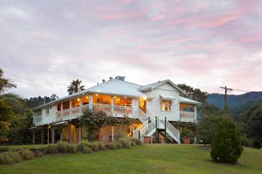 Mavis's Cabins @ Mt Warning