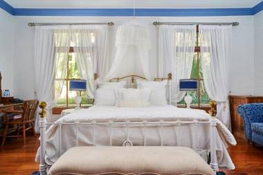 Victoria's At Ewingsdale