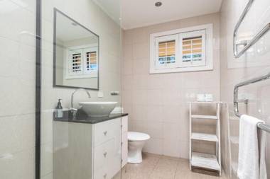 Rayner's Secret - Lennox Head