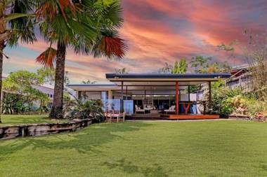 Stylish Beachfront House with Private Pool