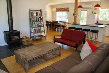 Maple House - The ideal retreat for family and friends.