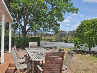 Beggars Bridge Vineyard Homestead w/ pool + wifi + tennis + vineyard