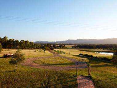 Silver Springs (4br) Cottage with Wifi Views Olives and Space . Fireplace Views Olives and Space