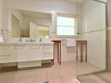 King I - you can honestly walk to Bimbadgen and Hope Estate concerts