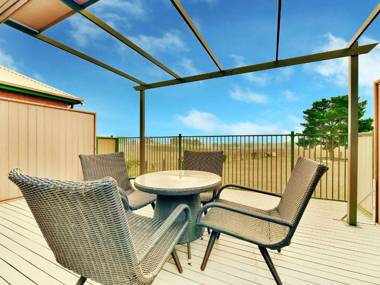 King II - you can honestly walk to Bimbadgen and Hope Estate concerts