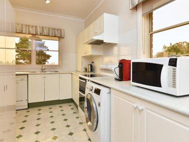 King Retreat Estate - you can honestly walk to Bimbadgen and Hope Estate concerts