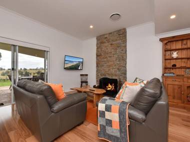 Kinloch Cottage renovated to new on Daisy Hill Vineyard