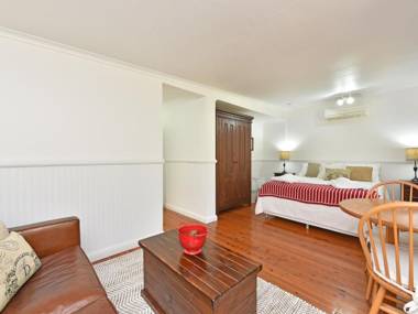 Olive Grove Studio 1