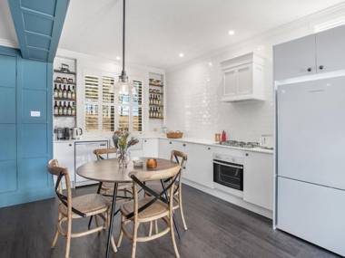 Block Eight 5 Gum Trees Luxe Villa