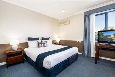 Hawkesbury Race Club Motel