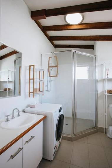 Canal Rocks Beachfront Apartments