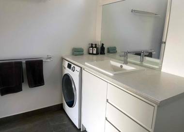 Racecourse Apartments