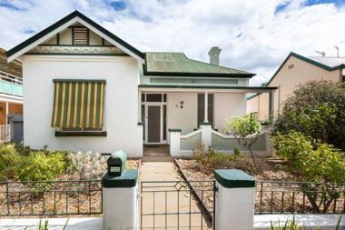 Best Central House - SLEEPS 12 !!