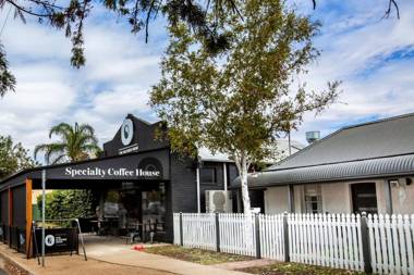 Best Central House - SLEEPS 12 !!