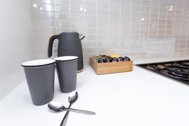 Urban Jungle! Executive Apartment in Heart of CBD