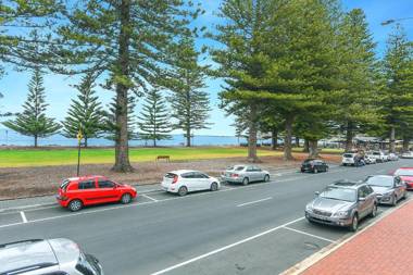 Breeze Beachfront Apartments