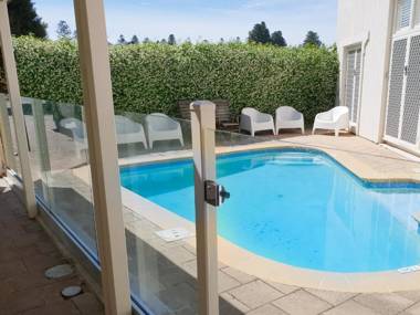 Smugglers Inn Studio Apartments