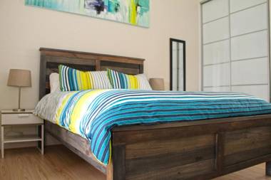 Smugglers Inn Studio Apartments